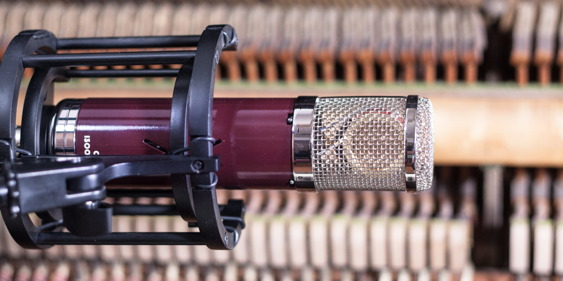 vanguard audio labs VLSM close up with piano